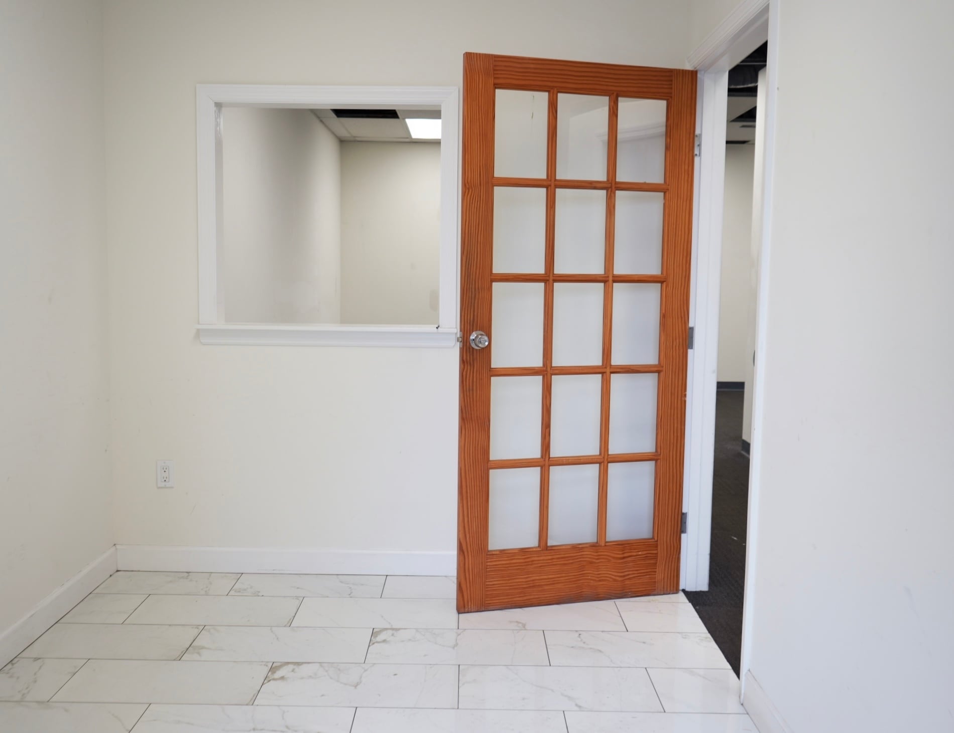 1555 Sunrise Hwy, Bay Shore, NY à louer Photo intérieure– Image 1 sur 5