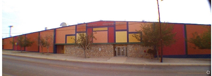 320 N Clark Dr, El Paso, TX à louer - Photo de l’immeuble – Image 1 sur 16