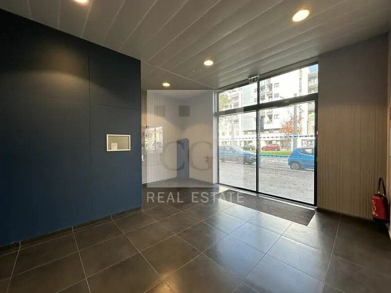 Bureau dans Seyssinet-Pariset à louer - Hall d’entrée – Image 2 sur 7