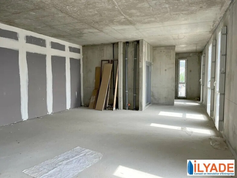 Local commercial dans Manosque à vendre - Photo de l’immeuble – Image 3 sur 5