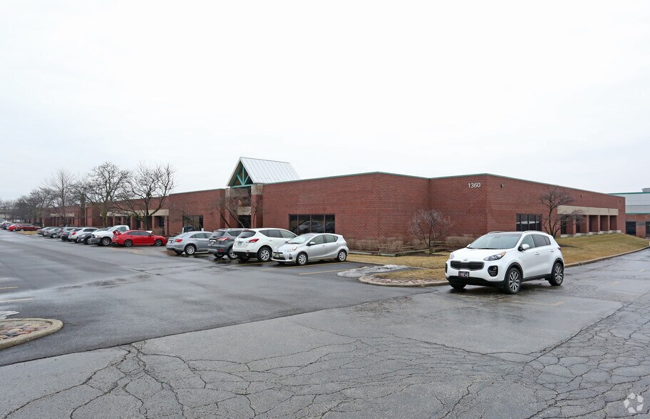 1360 N Wood Dale Rd, Wood Dale, IL à louer - Photo de l’immeuble – Image 3 sur 5