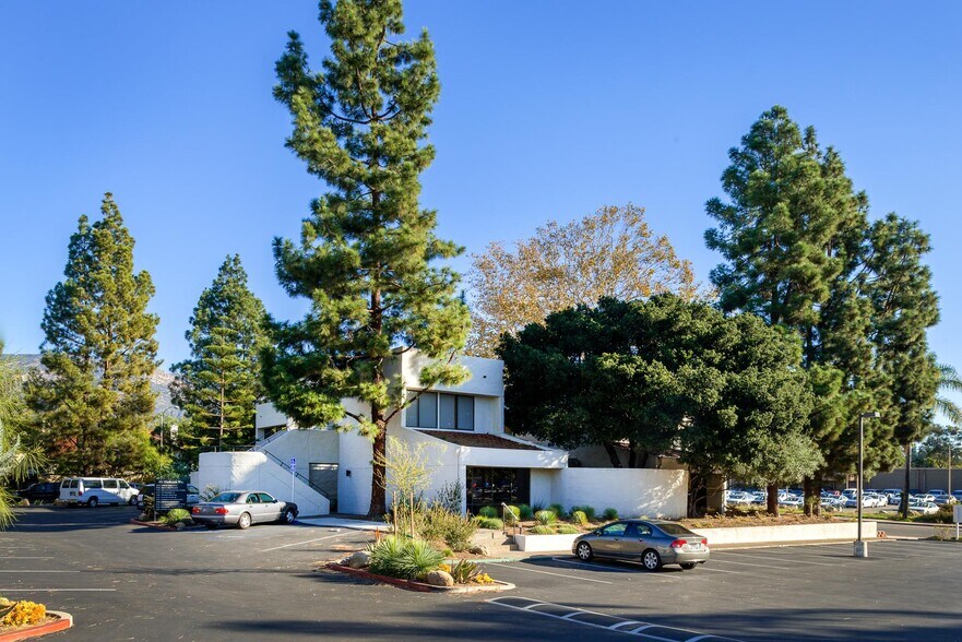 351 Hitchcock Way, Santa Barbara, CA à louer - Photo de l’immeuble – Image 1 sur 13