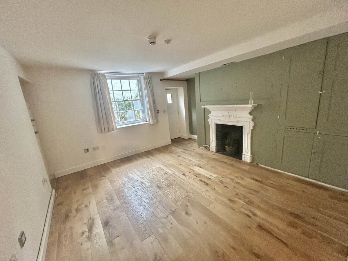 78-79 High St, Lewes, ESX BN7 1XN - Lot GRND - - Photo intérieure - Image 1 of 5