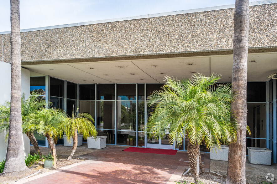 2323 Main St, Irvine, CA à louer - Photo de l’immeuble – Image 3 sur 21