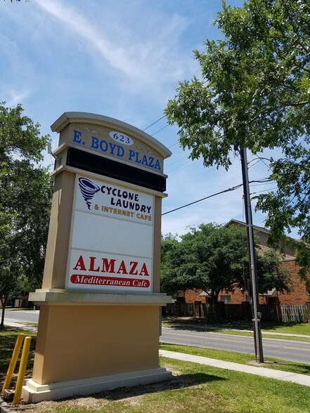 623 E Boyd Dr, Baton Rouge, LA à louer - Photo de l’immeuble – Image 3 sur 5