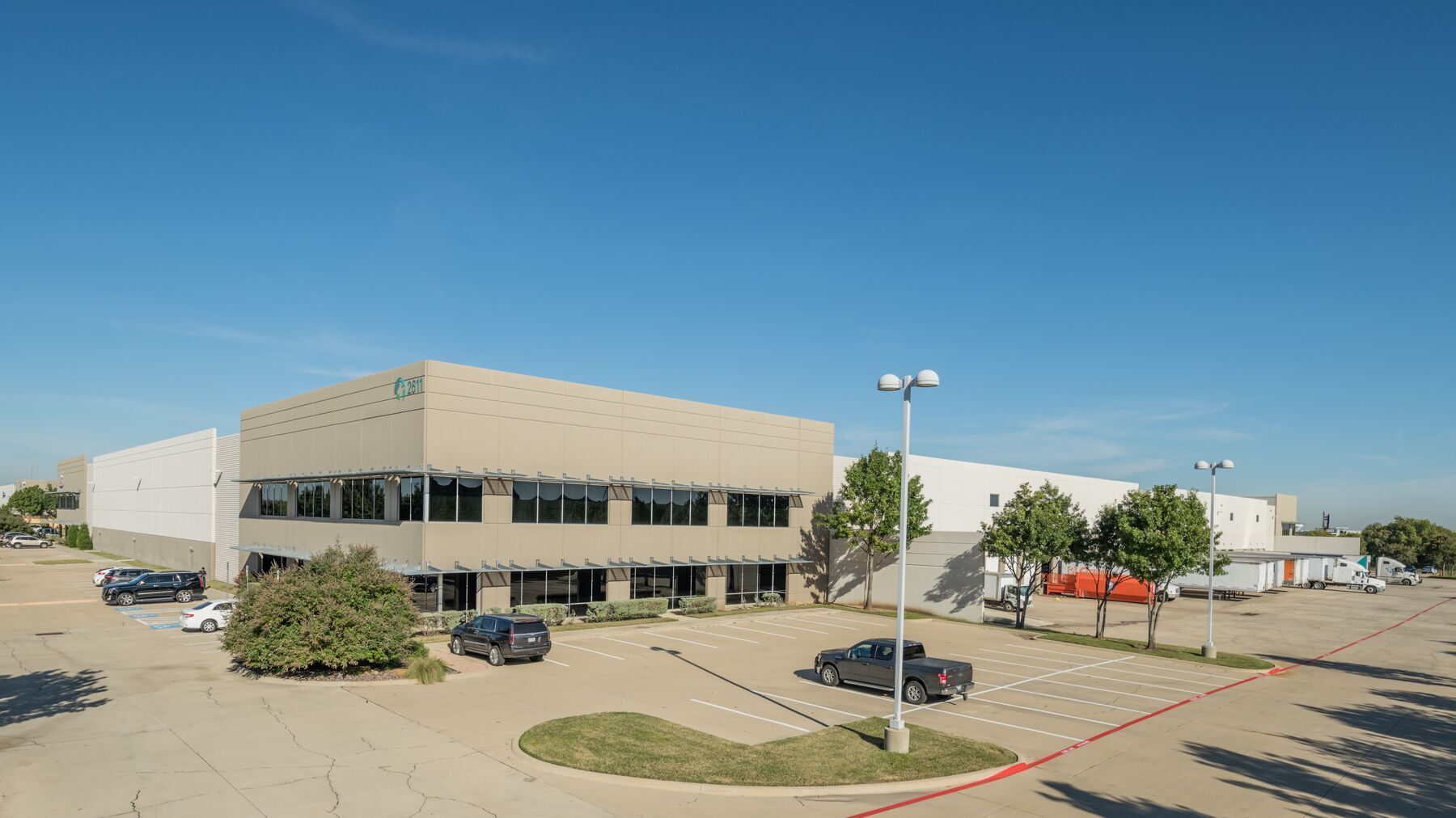 2611 Regent Blvd, Irving, TX à louer Photo de l’immeuble– Image 1 sur 4