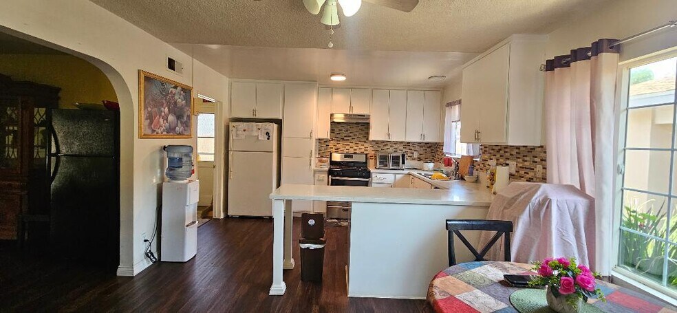 17441 Hiawatha St, Granada Hills, CA à vendre - Photo de l’immeuble – Image 3 sur 9