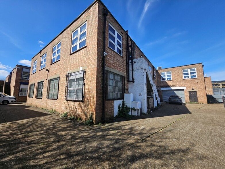 Chesham Clos, Romford à vendre - Photo de l’immeuble – Image 3 sur 4