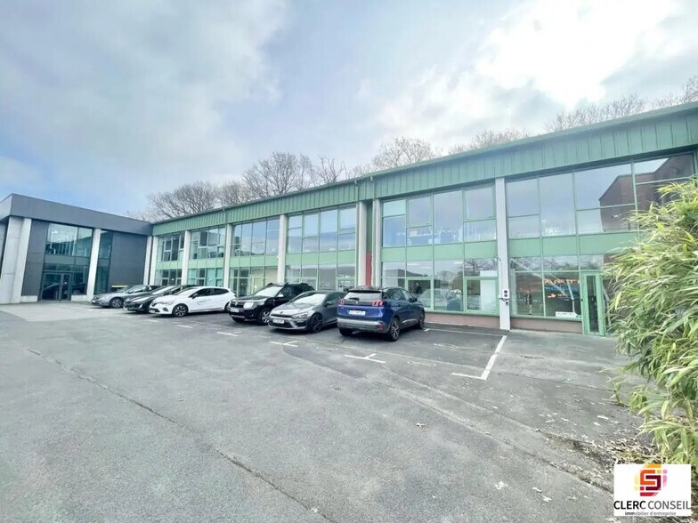 Bureau dans Grand-Couronne à vendre - Photo de l’immeuble – Image 1 sur 6