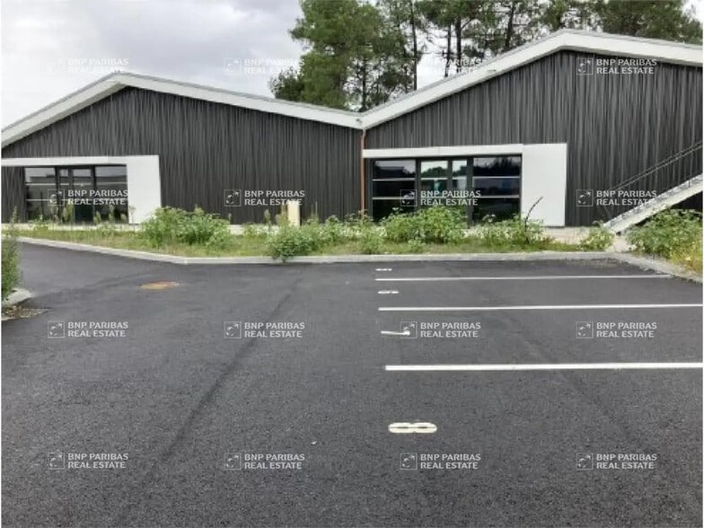 Local d’activités dans Audenge à louer - Photo de l’immeuble – Image 3 sur 5