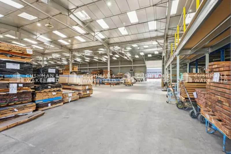 15 Rue D'Anjou, Saint-Quentin-Fallavier à louer Photo de l’immeuble– Image 1 sur 9