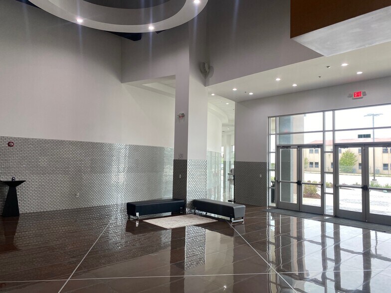 13950 Schiller Rd, Houston, TX à louer - Hall d’entrée – Image 2 sur 23