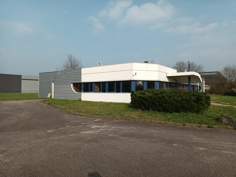 Local d’activités dans Le Vaudreuil à louer - Photo de l’immeuble – Image 1 sur 13