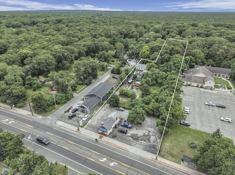 669 Flanders Rd, Flanders, NY à vendre - Photo de l’immeuble – Image 3 sur 15