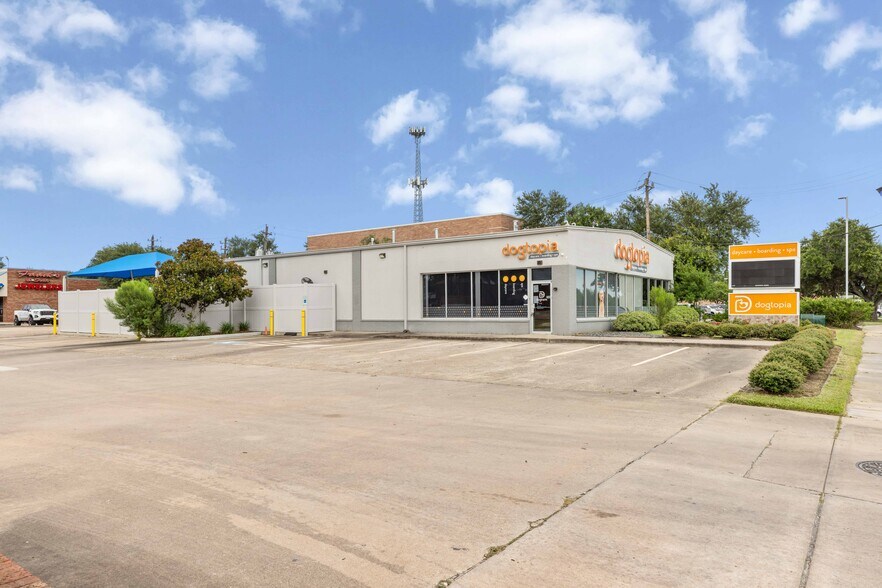 6015 Fairmont Pky, Pasadena, TX à vendre - Photo de l’immeuble – Image 2 sur 11