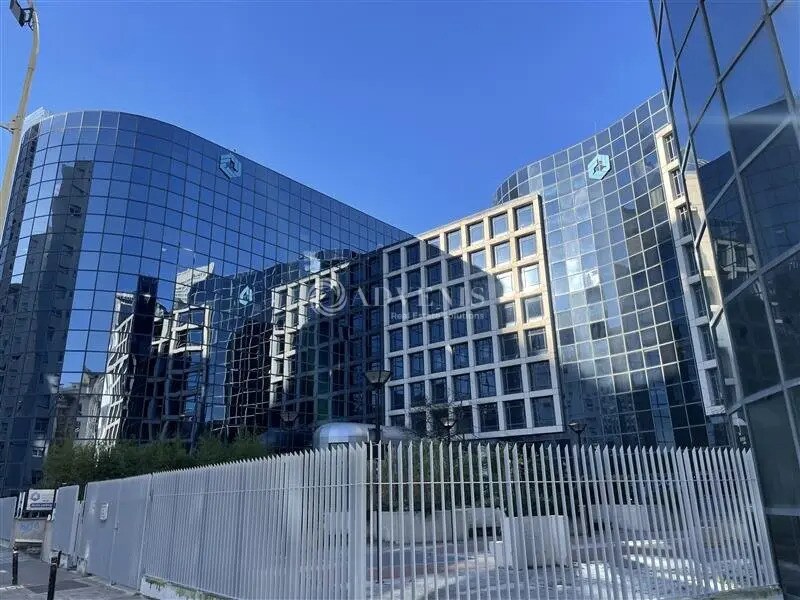 Bureau dans Courbevoie à louer Photo de l’immeuble– Image 1 sur 13