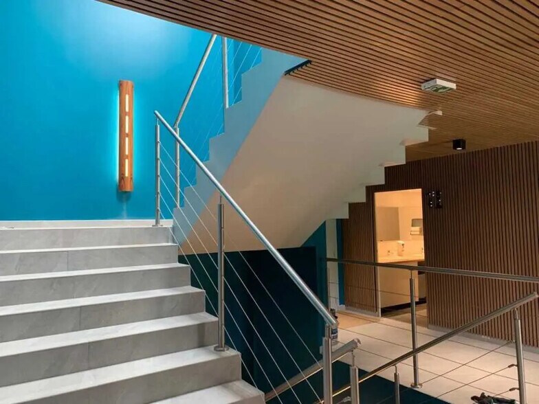 1 Rue De Terre Neuve, Les Ulis à louer - Photo de l’immeuble – Image 3 sur 9