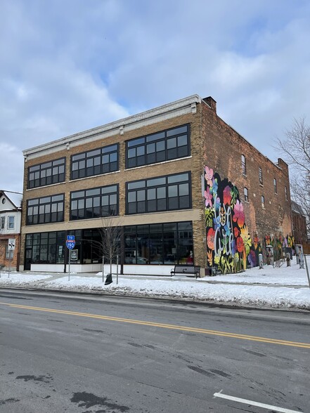1875 Niagara St, Buffalo, NY à vendre - Photo principale – Image 1 sur 17