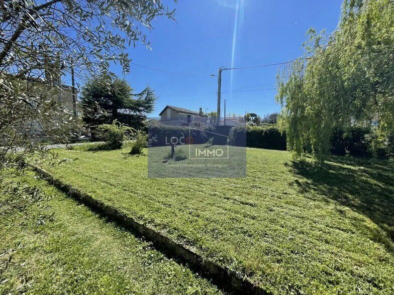 Local d'activités dans Saint-Loubès à vendre - Photo de l’immeuble – Image 3 sur 10