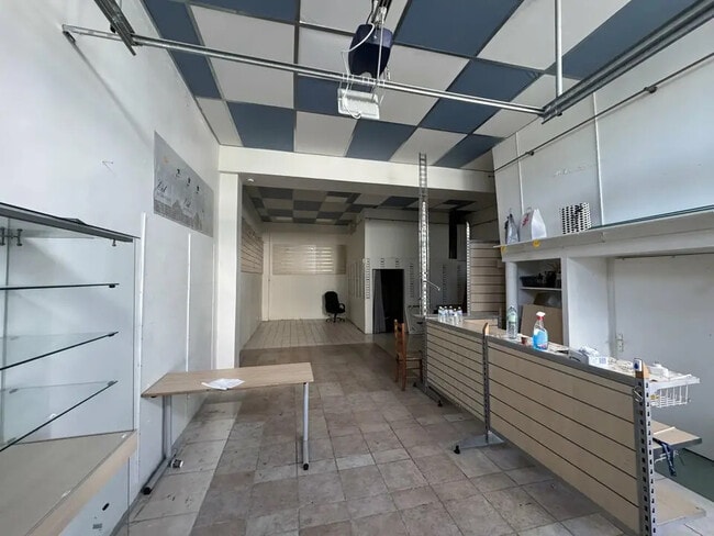 Plus de détails pour Local d’activités à vendre