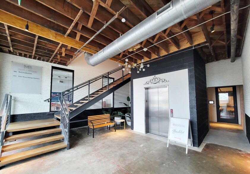 329 S Main St, Fort Worth, TX à louer - Photo de l’immeuble – Image 3 sur 22