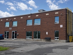 2575-2591 Del Zotto Ave, Ottawa, ON à louer Photo intérieure– Image 1 sur 12
