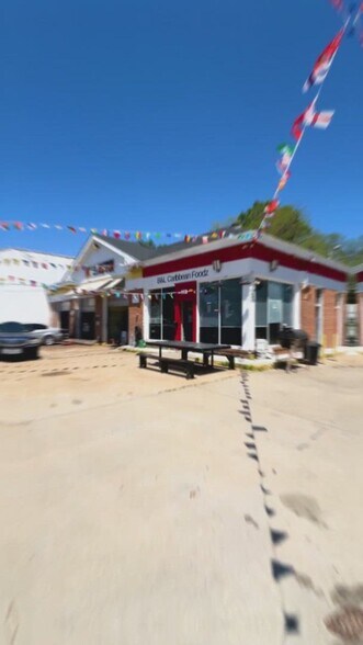 100 W Nine Mile Rd, Highland Springs, VA à vendre - Vidéo sur l’annonce professionnelle – Image 2 sur 8