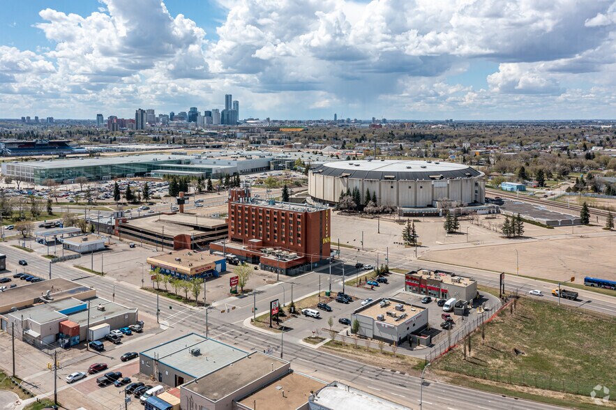 7210 119 Av NW, Edmonton, AB à louer - Aérien – Image 2 sur 4