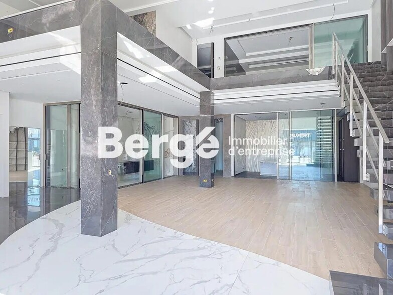 Local commercial dans Mandelieu-la-Napoule à louer - Photo intérieure – Image 3 sur 18