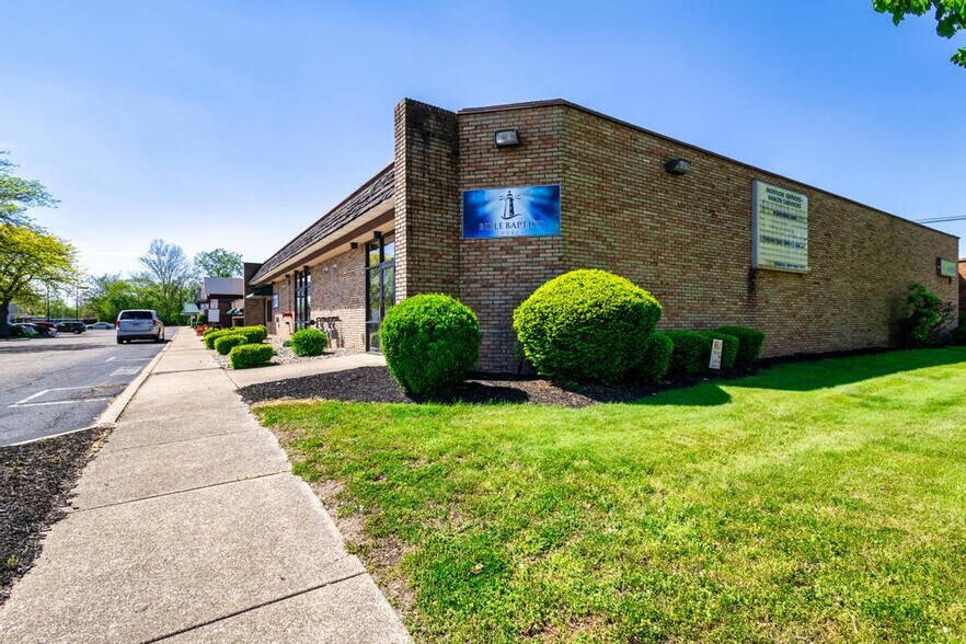 1260 Monroe St NW, New Philadelphia, OH à louer - Photo de l’immeuble – Image 2 sur 21