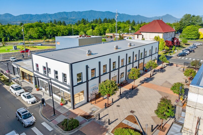 115 Main Ave, Tillamook, OR à louer - Photo de l’immeuble – Image 1 sur 36