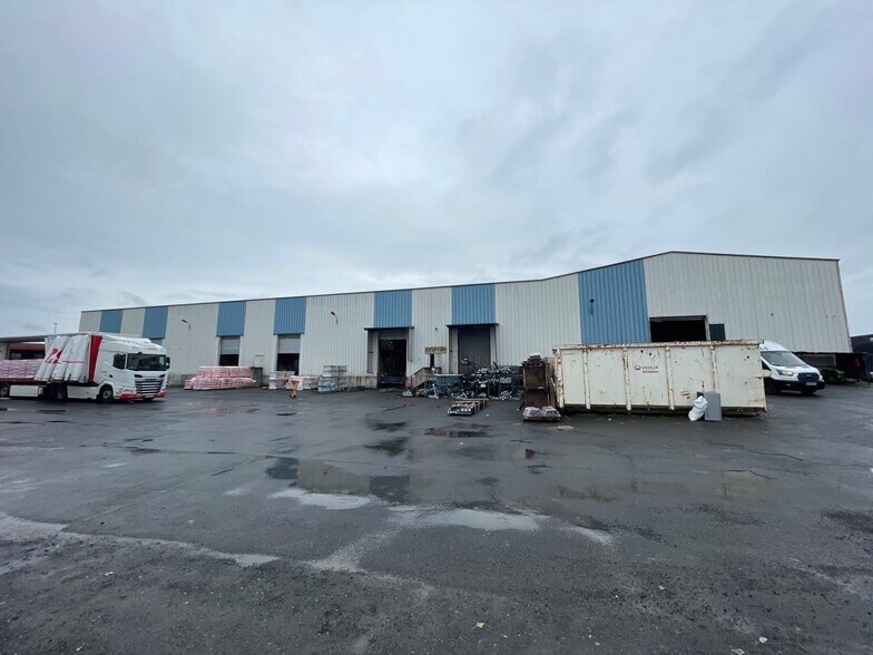 Local d'activités dans Mondeville à vendre - Photo de l’immeuble – Image 3 sur 23