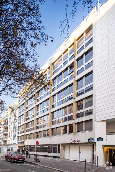 9 Rue Baudoin, Paris à louer - Photo de l’immeuble – Image 2 sur 3
