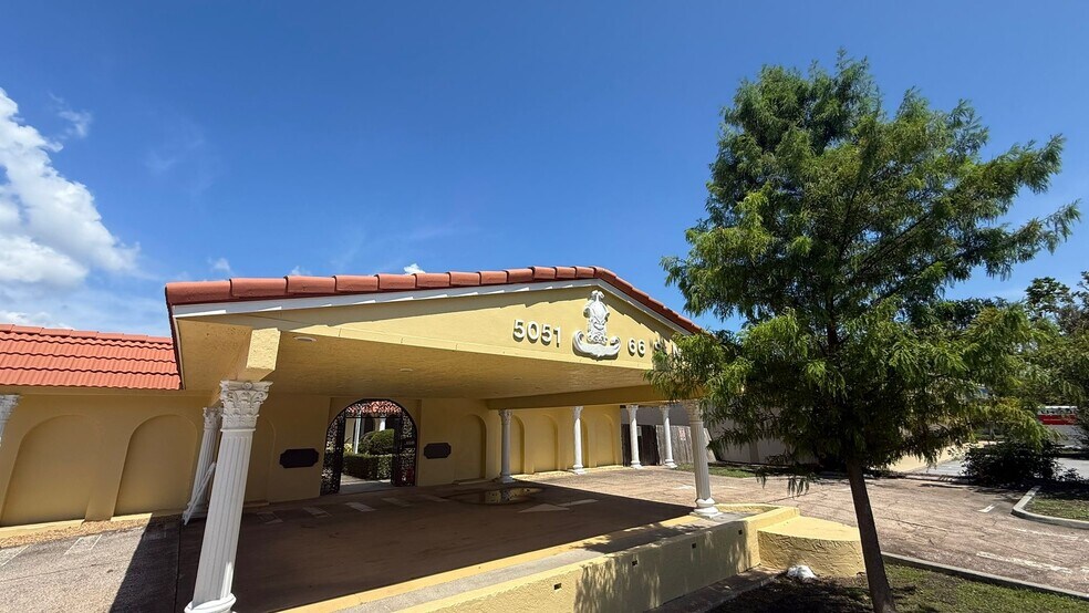 5051 66th St N, Saint Petersburg, FL à vendre - Photo de l’immeuble – Image 3 sur 25