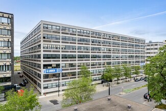 Plus de détails pour 111 Rue Chabanel O, Montréal, QC - Bureau/Local commercial, Industriel/Logistique à louer