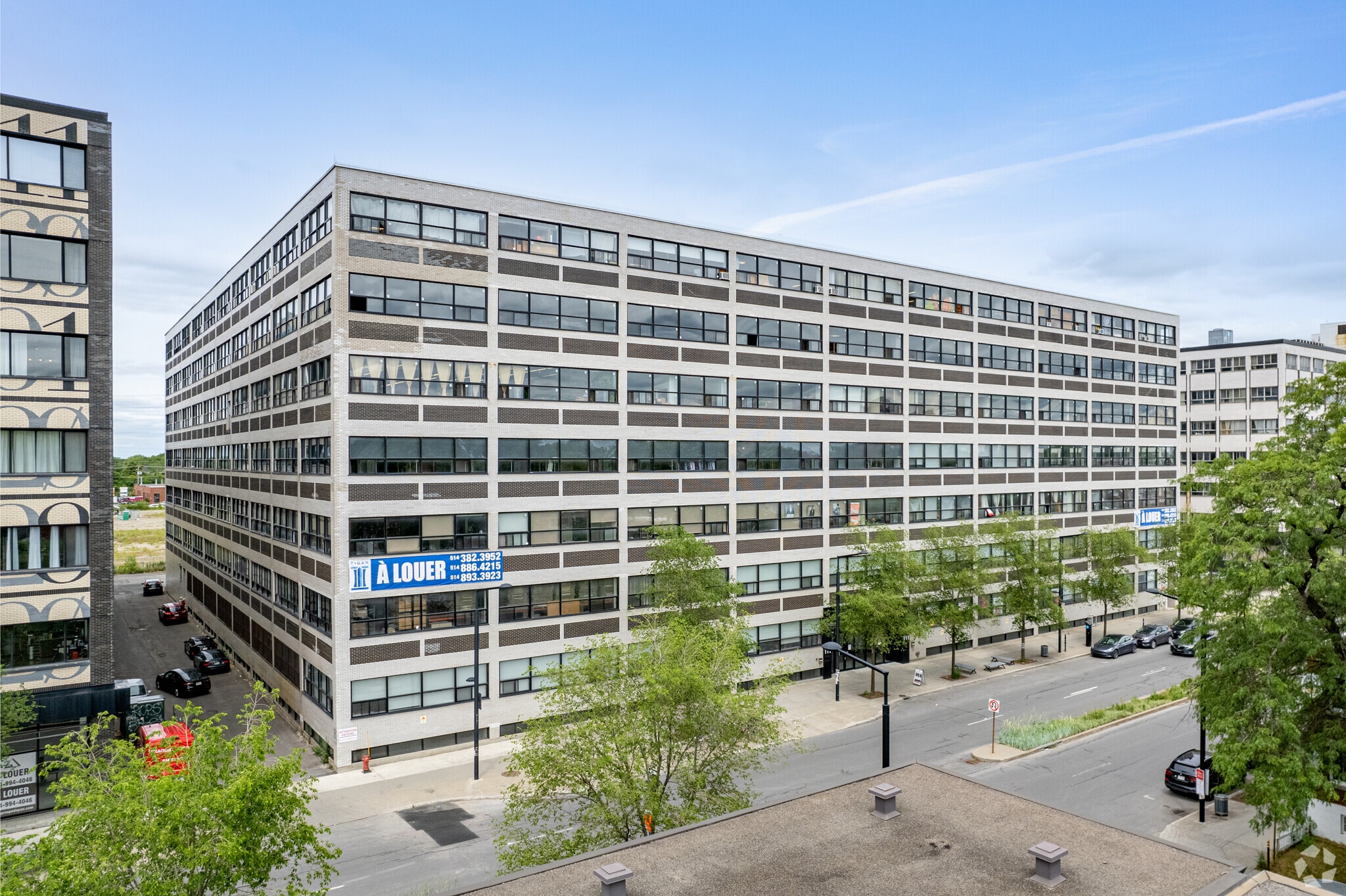 111 Rue Chabanel O, Montréal, QC à louer Photo principale– Image 1 sur 20