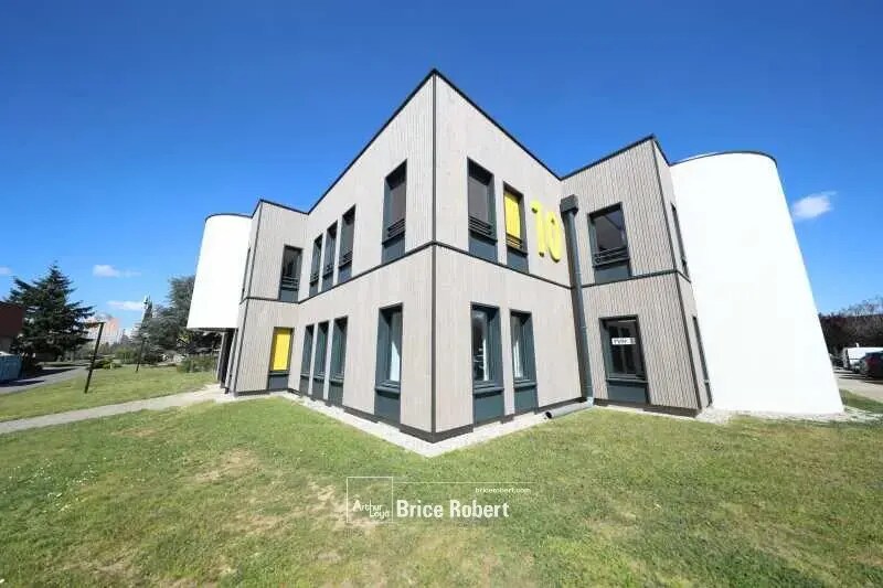 33 Avenue Du Docteur Georges Lévy, Vénissieux à louer - Photo de l’immeuble – Image 3 sur 4