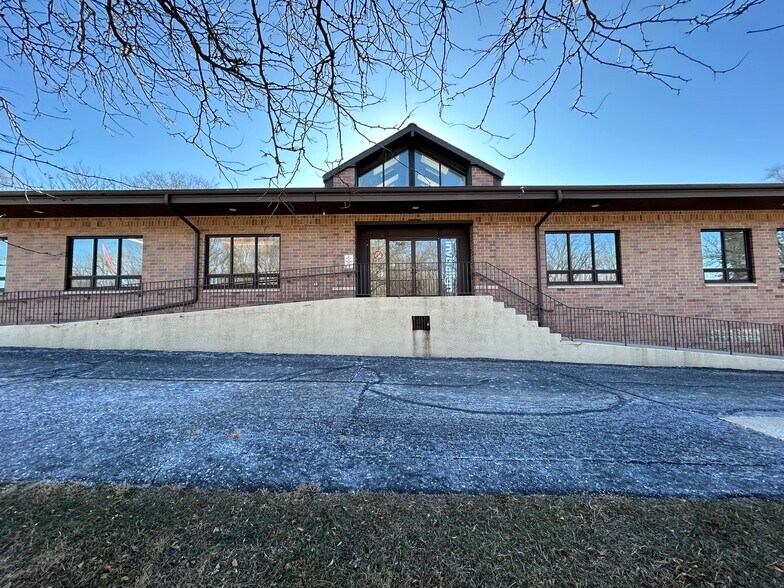 4949 Euclid Ave, Palatine, IL à louer - Photo de l’immeuble – Image 1 sur 25