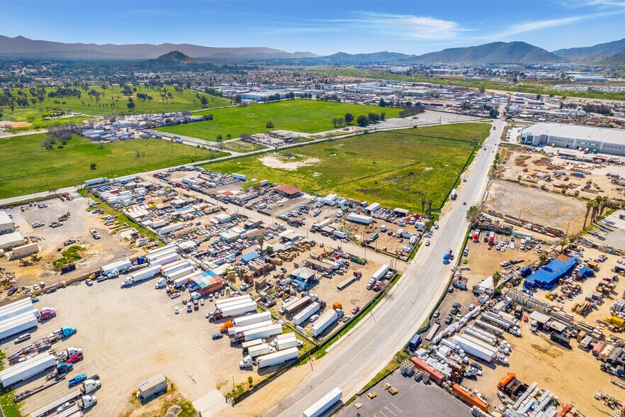 3655 Placentia Ln, Riverside, CA à louer - Photo de l’immeuble – Image 3 sur 6