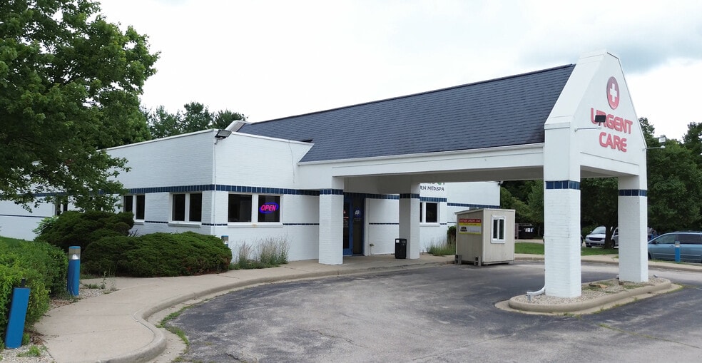 872 Ohio Pike, Cincinnati, OH à vendre - Photo principale – Image 2 sur 46