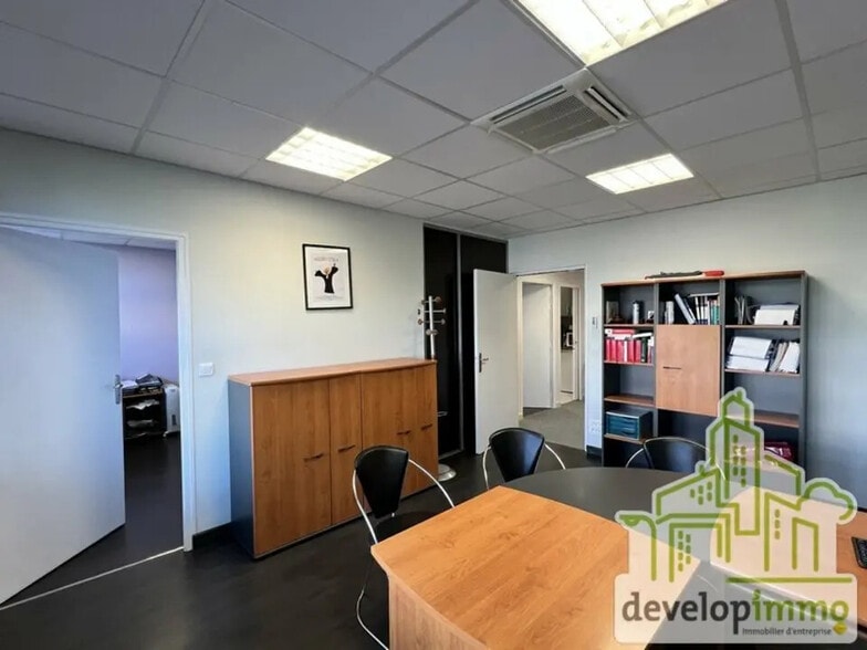 Bureau dans Saint-Contest à vendre - Photo de l’immeuble – Image 2 sur 6