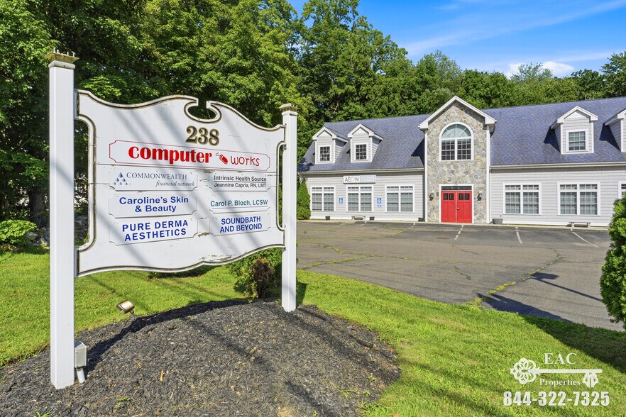 238 Monroe Tpke, Monroe, CT à louer - Photo de l’immeuble – Image 3 sur 27