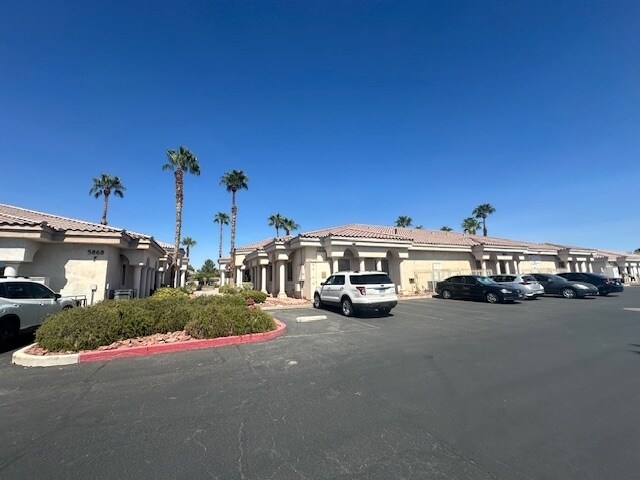 5860 S Pecos Rd, Las Vegas, NV à louer - Photo de l’immeuble – Image 2 sur 18