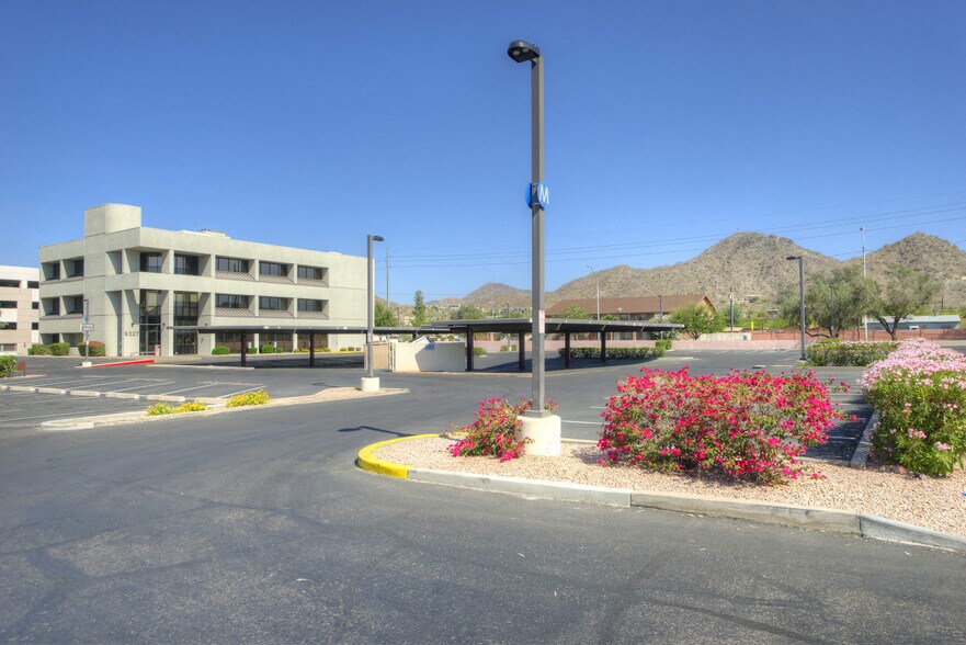 9327 N 3rd St, Phoenix, AZ à louer - Photo de l’immeuble – Image 2 sur 9