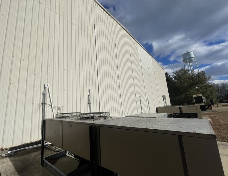 2420 Wilmington Ave, Delaware City, DE à louer - Photo de l’immeuble – Image 2 sur 11