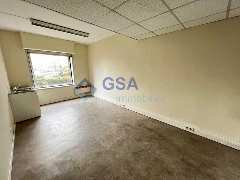 Bureau dans Évry-Courcouronnes à louer - Photo intérieure – Image 2 sur 4