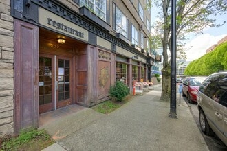 777 Courtney St, Victoria, BC à louer Photo de l’immeuble– Image 2 sur 18