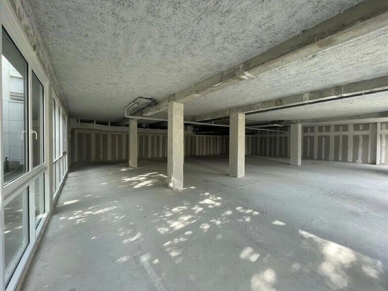 Local d'activités dans Ivry-sur-Seine à vendre - Photo de l’immeuble – Image 3 sur 10