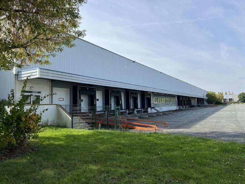 25 Avenue Du Bois De La Pie, Tremblay-en-France à louer - Photo de l’immeuble – Image 3 sur 12