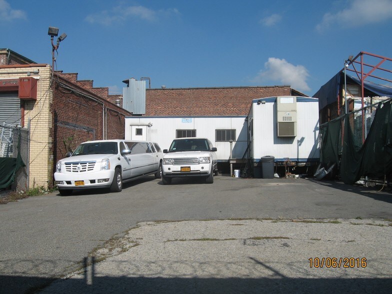 77 Lombardy St, Brooklyn, NY à louer - Photo principale – Image 3 sur 4